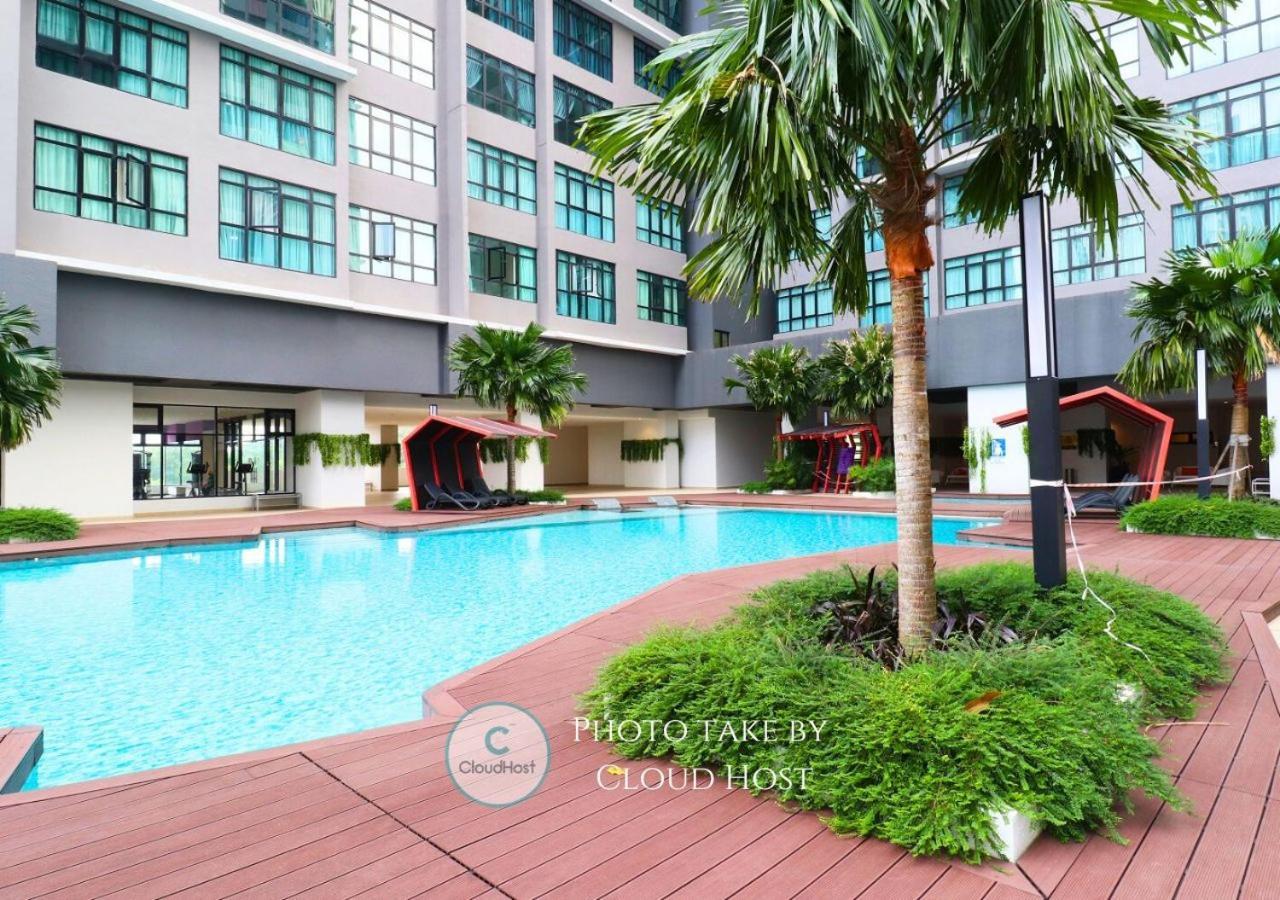 Conezion Near Ioi City Mall, Maeps Serdang, Putrajaya By Cloud Host Экстерьер фото